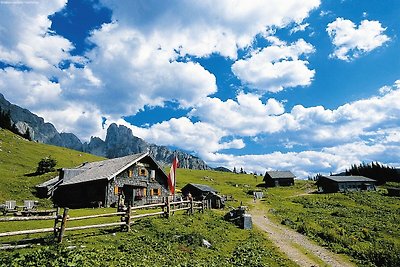 Malerische Wohnung mit Außenpool