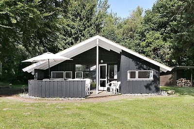 Gemütliches Ferienhaus in Melby mit Sauna