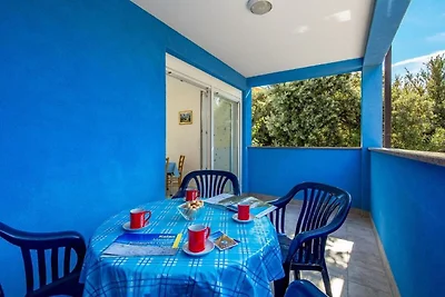 Einladende Wohnung in Mandre mit Terrasse