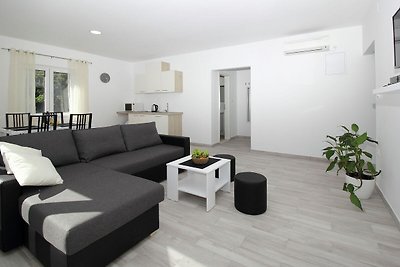 Moderne Ferienwohnung mit Terrasse in Mocici