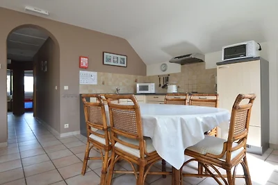 Geräumiges Ferienhaus in Ovifat mit Terrasse