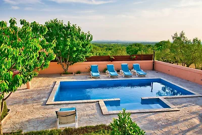 Ferienhaus mit Pool in Visocane