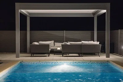 Villa in Novigrad met zwembad