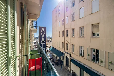Deluxe-Schlafzimmer mit Balkon im Cannes...