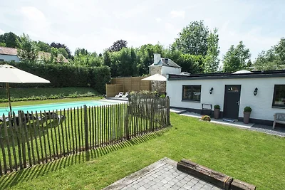 Herrenhaus in Hastiטre mit Swimmingpool