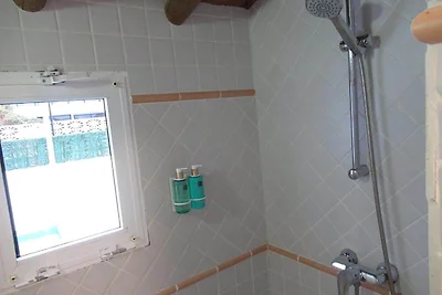 Villa con piscina e accesso privato alla...
