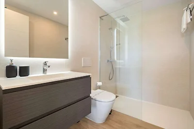 Stylish 2-Bed Apartment - ALCAZABA LAGOON...