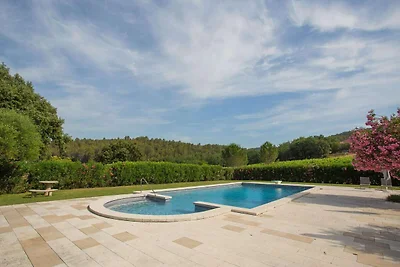 Apartment im Schloss in der Provence mit pool