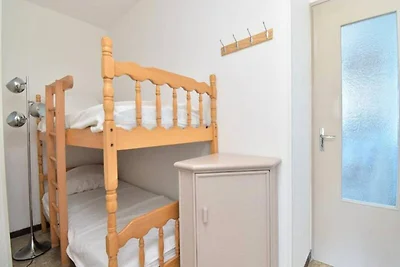 Apartment in Grau du Roi mit Garten