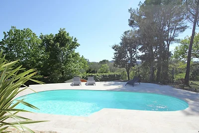 Villa lussureggiante con piscina privata