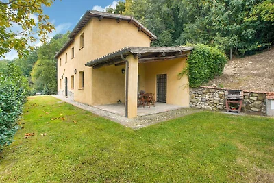 Casa rustica con giardino privato