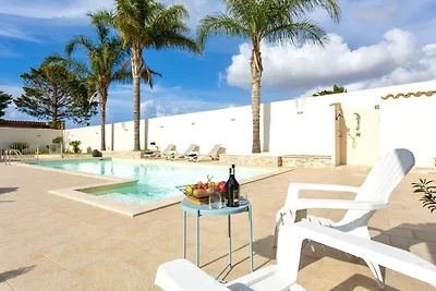 Villa in Trappeto met Privézwembad