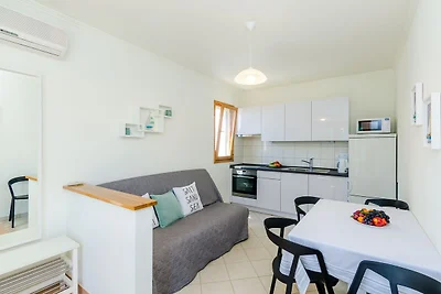 Apartments Sara (Molunat)