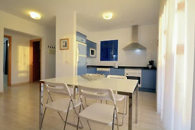 Spaziosa villa a Playa Blanca con piscina