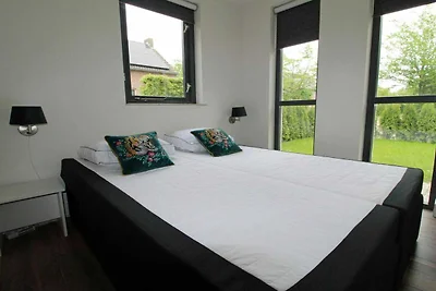 Heller Bungalow in ruhiger Parklage