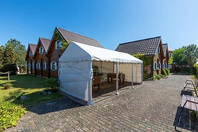 Zweistöckige Ferienhäuser mit Pool