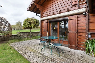Spazioso chalet con piscina ad Abbevillers
