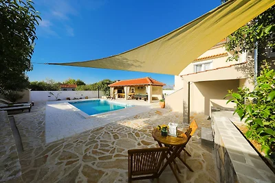 Villa a Pridraga con piscina e cinque persone