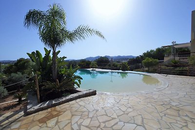 Spacious modern villa, with beautiful waterfa...