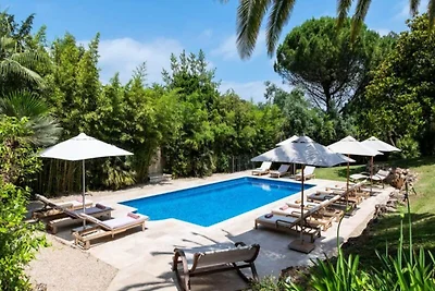 Villa in Valbonne met zwembad en sportvelden