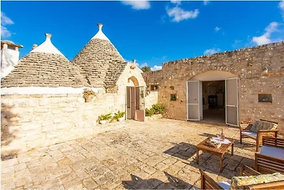 Trullo con piscina per bambini