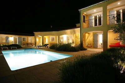 Moderne Villa mit eigenem Pool in Roquebrun