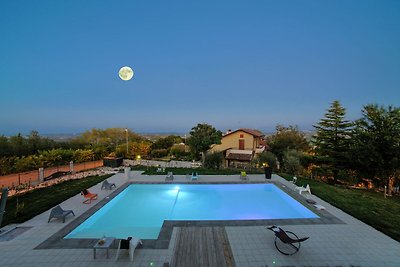 Luxuriöse Villa in Tavullia mit eigenem...
