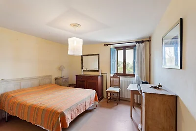 Spaziosa villa per vacanze con piscina