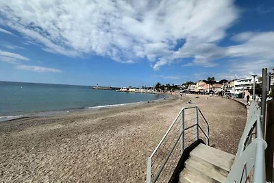 Apartment in Saint-Cyr-sur-Mer am Meer