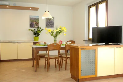 Schönes Appartement mit Garten und Kamin