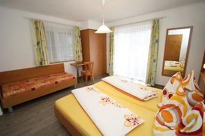 Geräumiges Ferienhaus in Goldegg in...