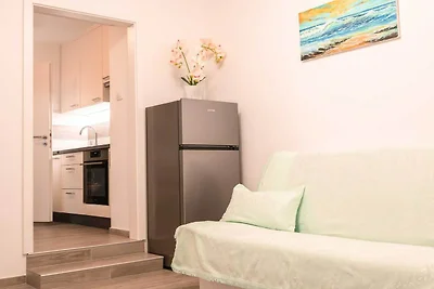Izola Spacious Apartment with Terrace and Pat...