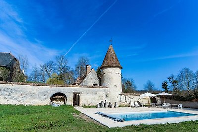 Schönes Schloss in Le Veurdre mit privatem...