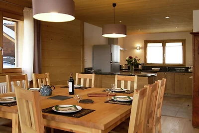 Chalet mit Kamin nur 50m von den Pisten...