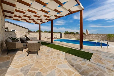 Ländliche Villa in der Nähe von Benkovac