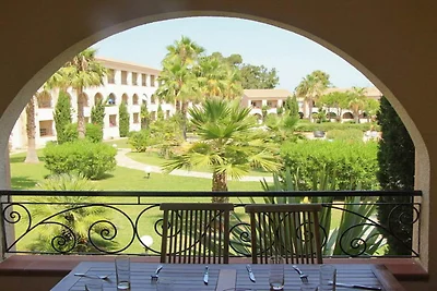 Comfortable Seaview Stay for 8