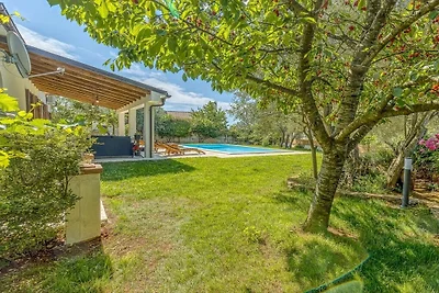 Agatta mit privatem Pool