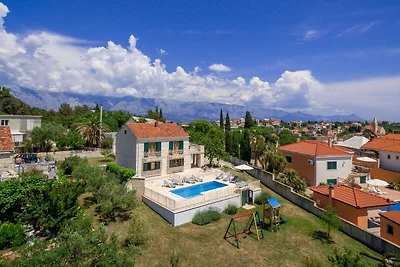 Moderne Villa mit privatem Swimmingpool in...