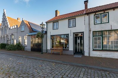 Geräumiges Ferienhaus in Groede mit Garten