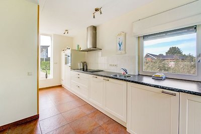 Kinderfreundliches Ferienhaus in Koudum in...