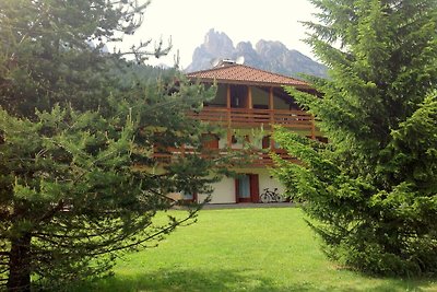 Grazioso chalet a Pozza di Fassa con giardino