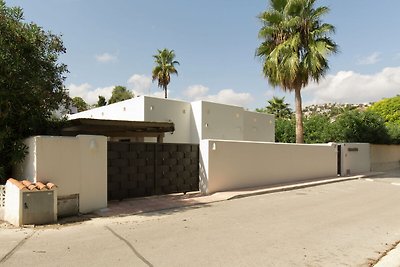 Moderne villa in de typische stijl van Ibiza ...