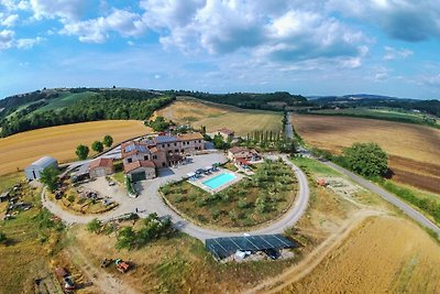 Traditioneller Bauernhof in Asciano mit Pool