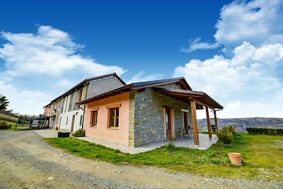 Typisches piemontesisches haus in den langhe