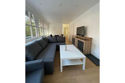 Moderne Wohnung mit Terrasse.