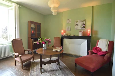 Schönes Ferienhaus mit Teich in Champvert