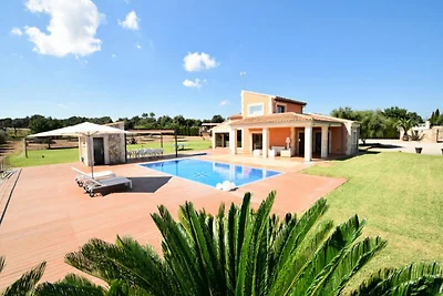 Villa in Muro met zwembad en jacuzzi