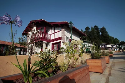 Schöne Villa im baskischen Stil in Meeresnähe