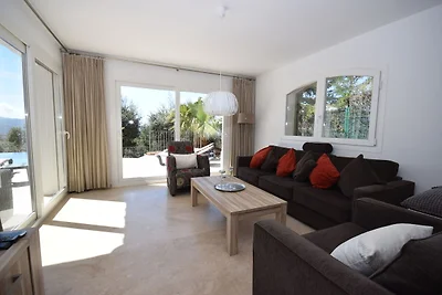 Luxuriöse Villa mit Swimmingpool