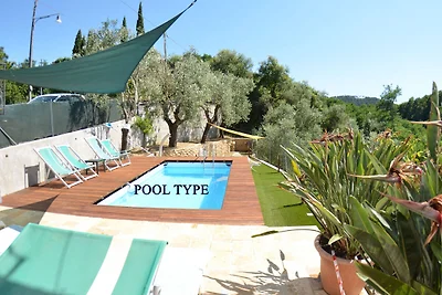 Schönes Ferienhaus mit Swimmingpool in...